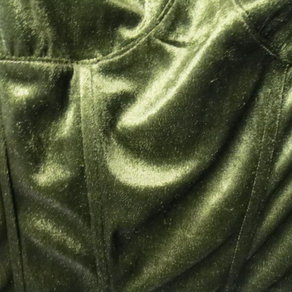 PRETTY LITTLE THING - PLUS - VELVET CORSET & RUCHED SKIRT - SIZE 18 - NW… - Picture 3 of 14